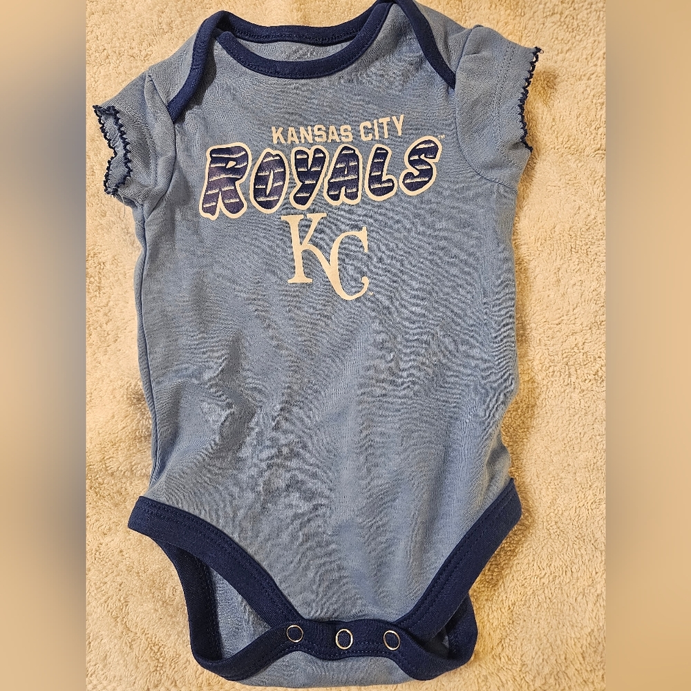 NWOT Kansas City Royals one piece. Size:0-3M